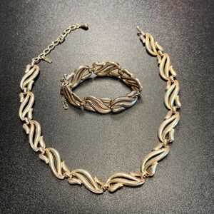 Monet Vintage Classic Gold Tone Link Collar Necklace & Bracelet Set